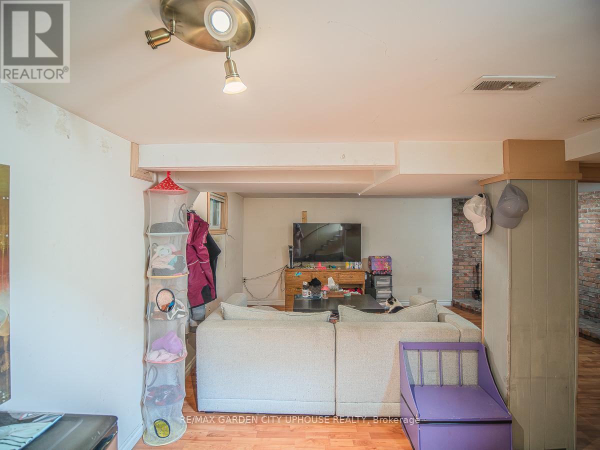 14 Spruce Street, St. Catharines (Downtown), Ontario  L2R 1B3 - Photo 11 - X12444324