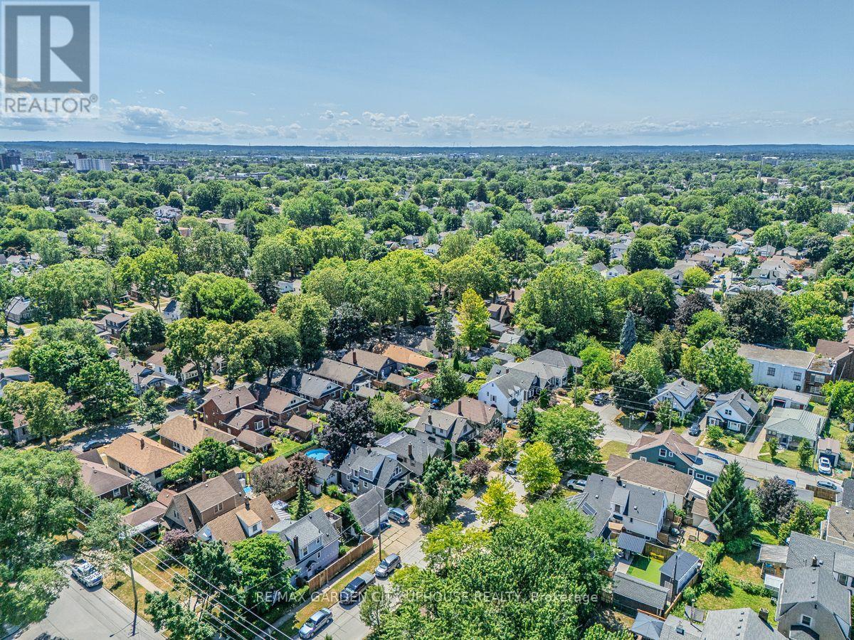 14 Spruce Street, St. Catharines (Downtown), Ontario  L2R 1B3 - Photo 21 - X12444324