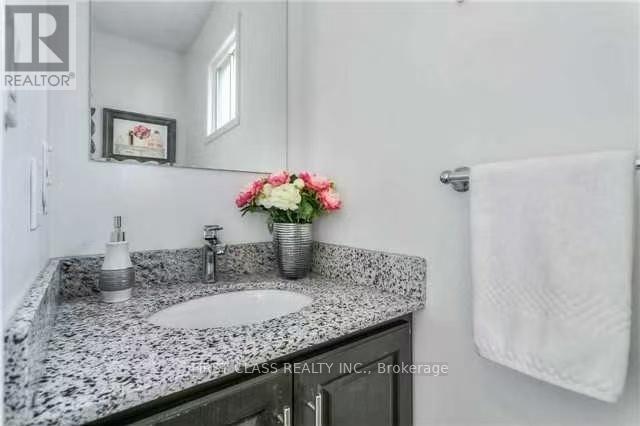 Upper - 9 Upton Crescent, Markham, Ontario  L3R 3T3 - Photo 6 - N12435842