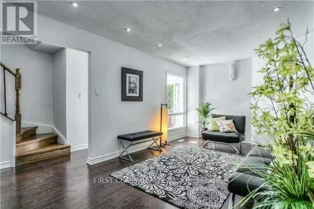Upper - 9 Upton Crescent, Markham, Ontario  L3R 3T3 - Photo 2 - N12435842