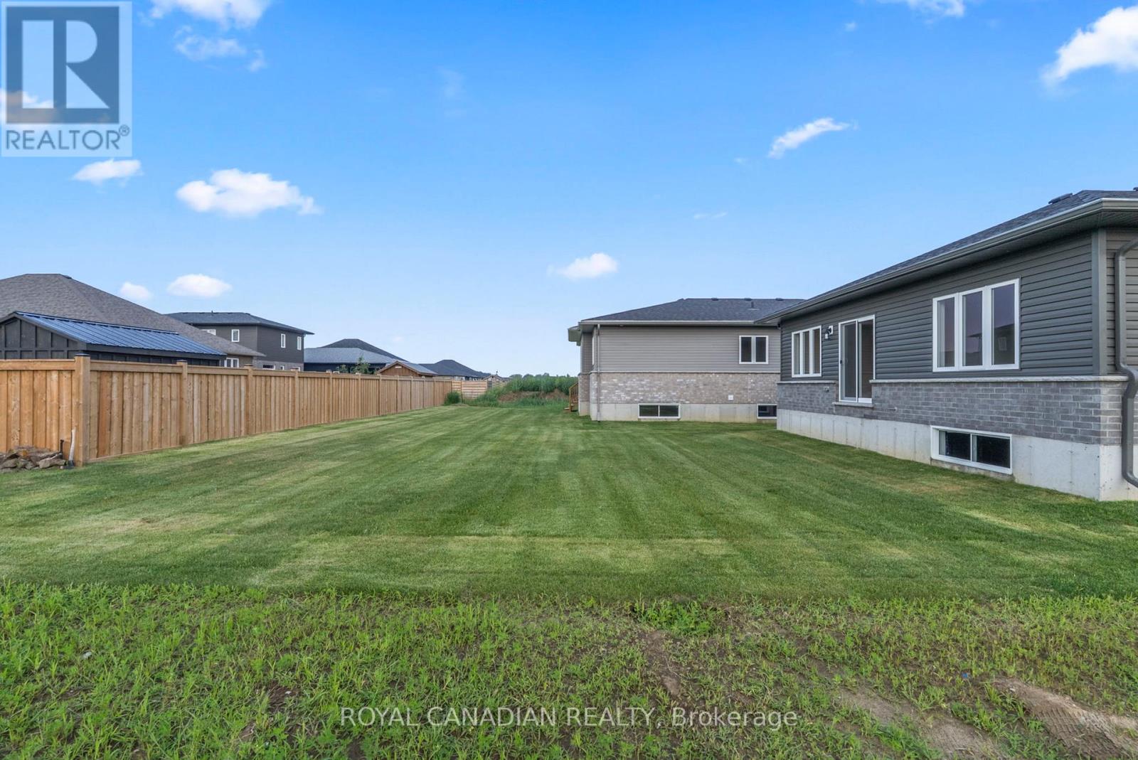 380 Hawthorne Street, Saugeen Shores, Ontario  N0H 2C3 - Photo 10 - X12444188