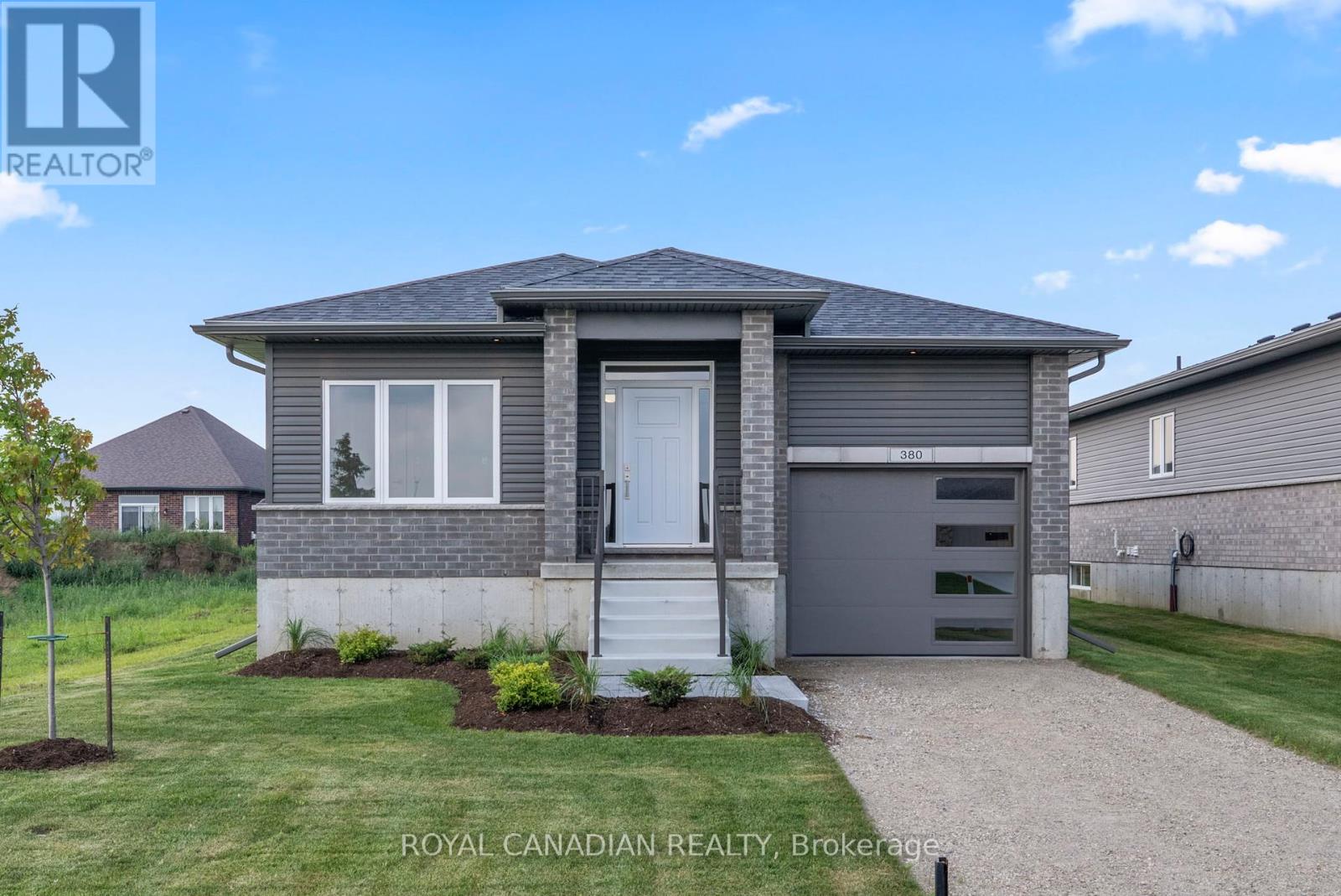 380 Hawthorne Street, Saugeen Shores, Ontario  N0H 2C3 - Photo 12 - X12444188