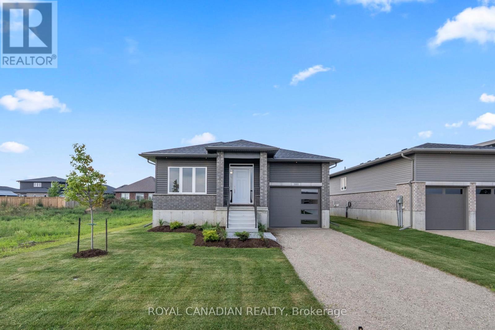 380 Hawthorne Street, Saugeen Shores, Ontario  N0H 2C3 - Photo 13 - X12444188