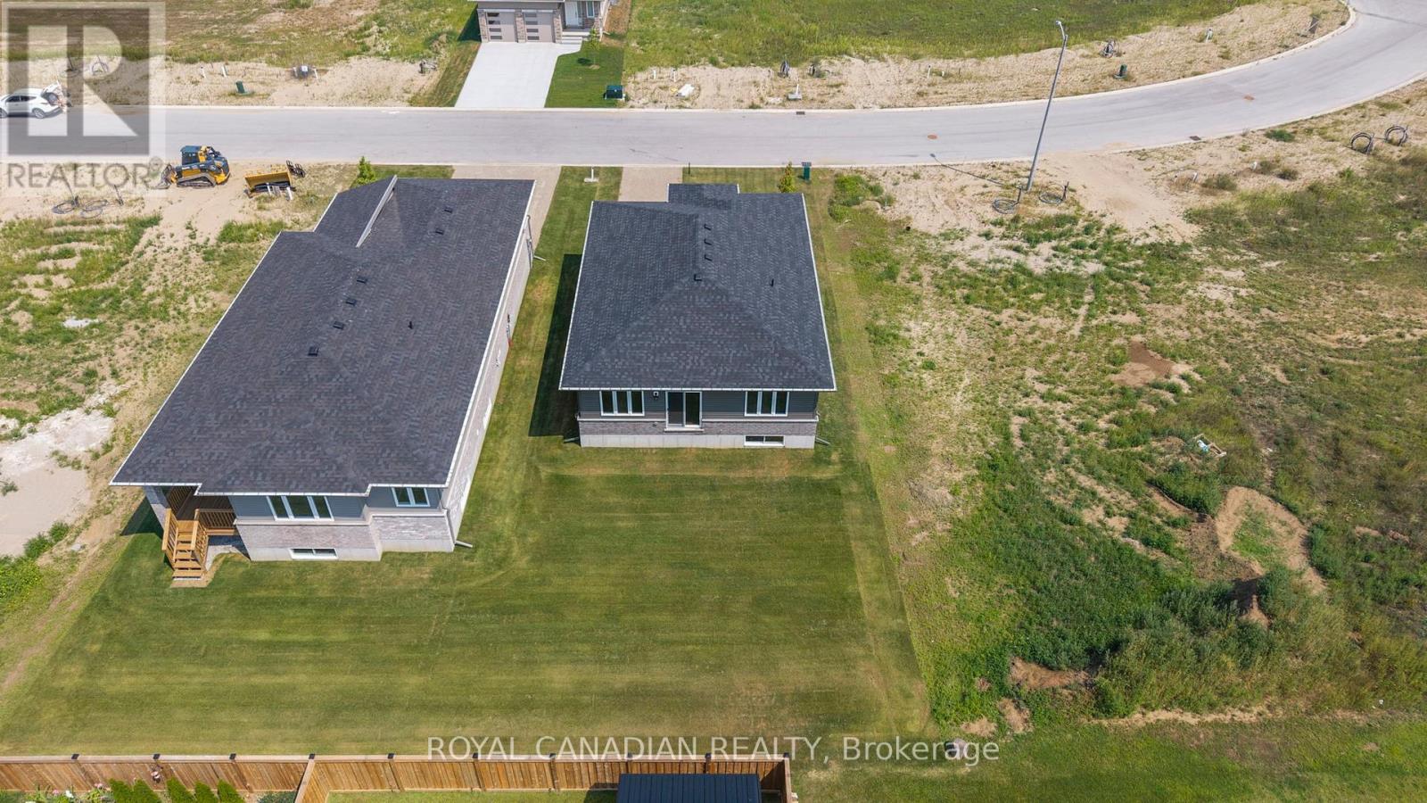 380 Hawthorne Street, Saugeen Shores, Ontario  N0H 2C3 - Photo 2 - X12444188