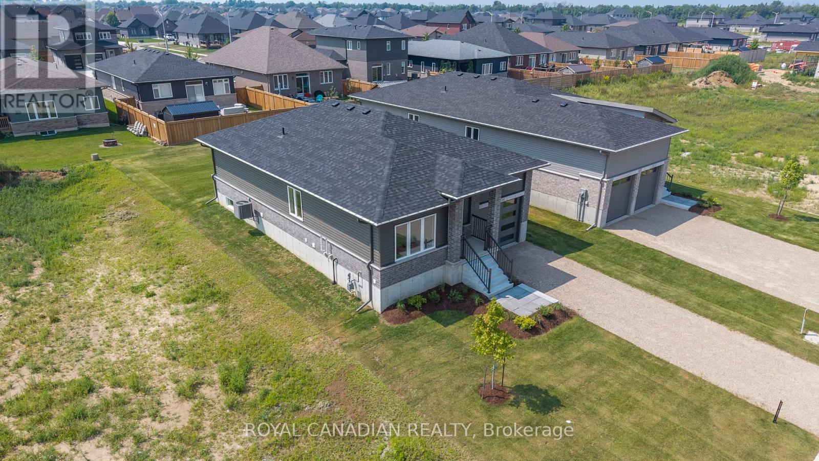 380 Hawthorne Street, Saugeen Shores, Ontario  N0H 2C3 - Photo 4 - X12444188
