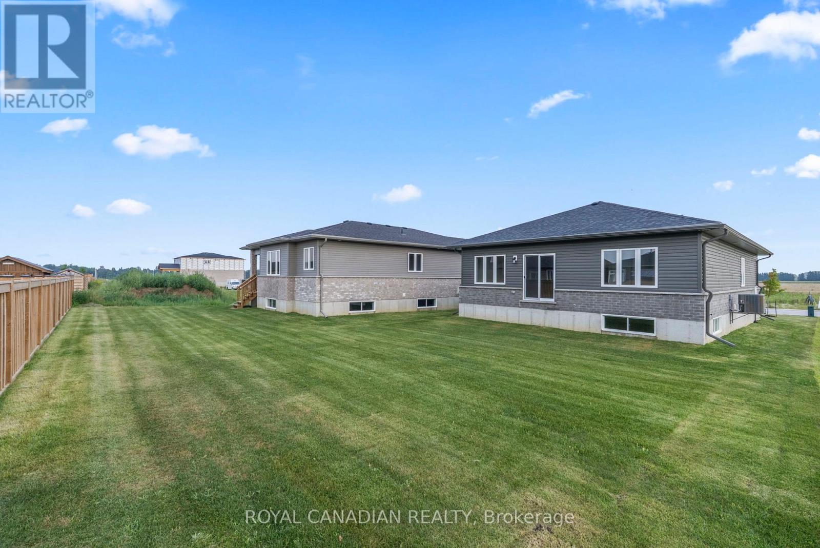 380 Hawthorne Street, Saugeen Shores, Ontario  N0H 2C3 - Photo 8 - X12444188