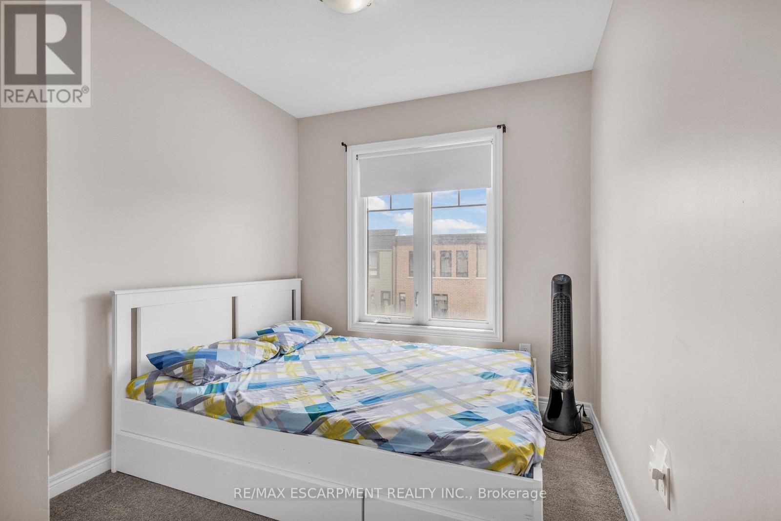 68 Esplanade Lane, Grimsby, Ontario  L3M 0H2 - Photo 14 - X12444192