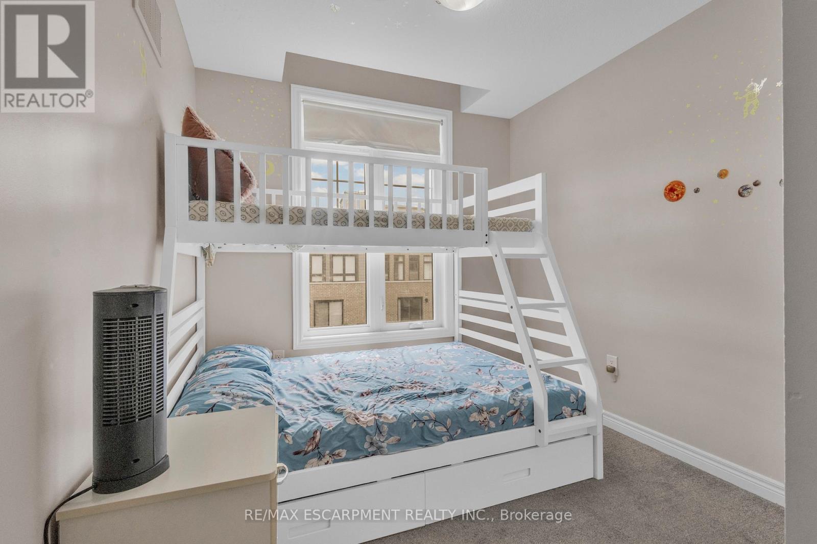 68 Esplanade Lane, Grimsby, Ontario  L3M 0H2 - Photo 17 - X12444192