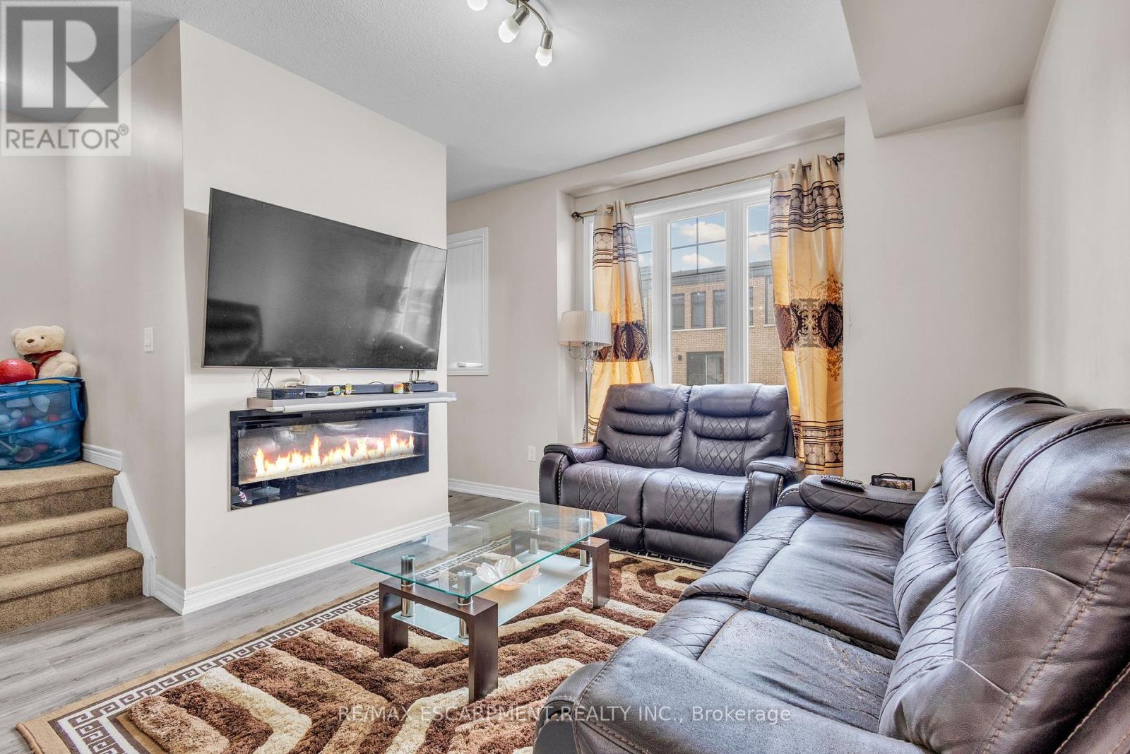 68 Esplanade Lane, Grimsby, Ontario  L3M 0H2 - Photo 26 - X12444192