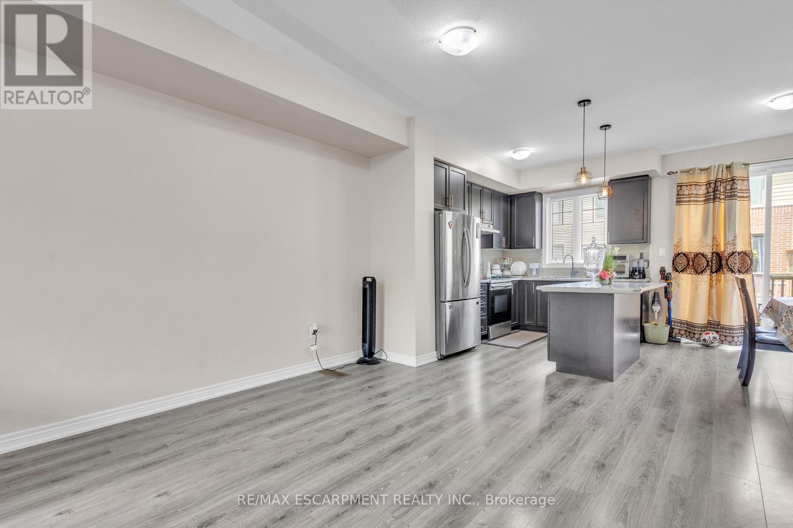 68 Esplanade Lane, Grimsby, Ontario  L3M 0H2 - Photo 29 - X12444192