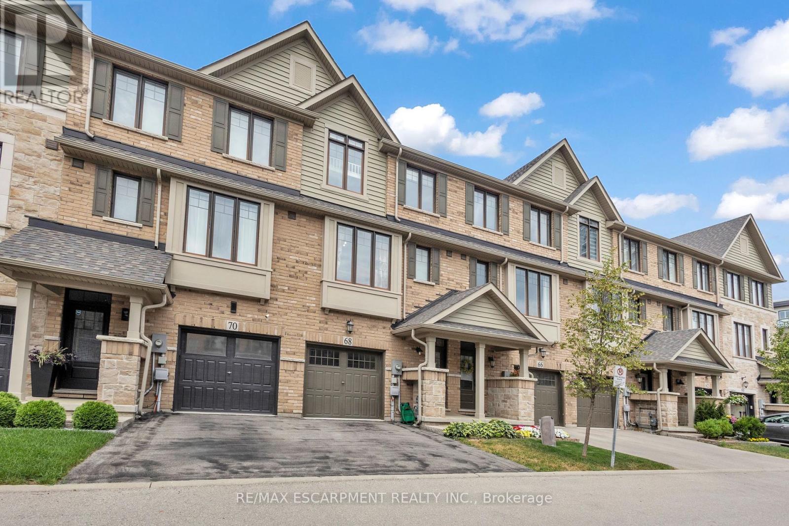 68 Esplanade Lane, Grimsby, Ontario  L3M 0H2 - Photo 5 - X12444192