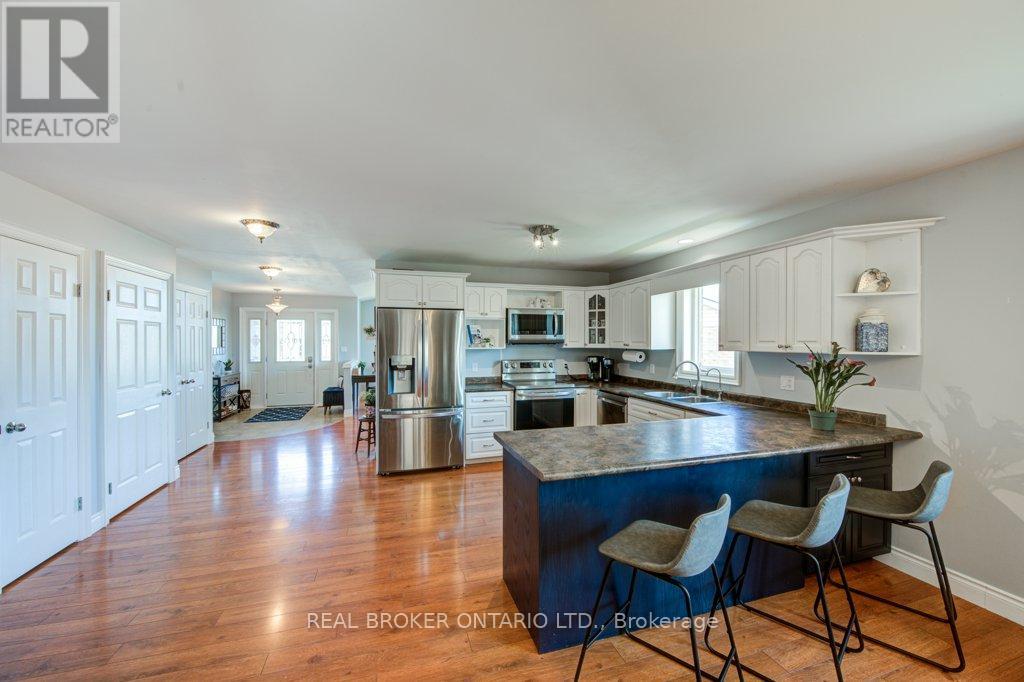 25 Pickett Court N, West Perth (Mitchell), Ontario  N0K 1N0 - Photo 10 - X12444201