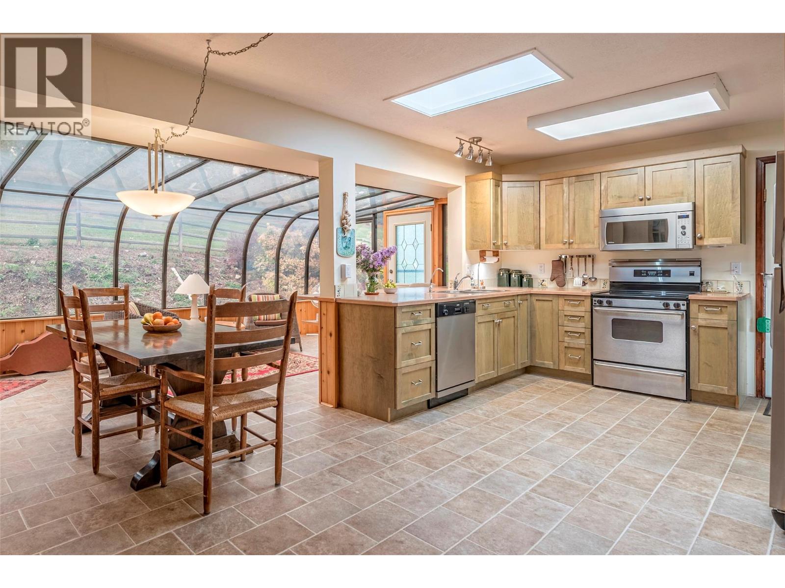 2150 Rashdale Road, Spallumcheen, British Columbia  V0E 1B4 - Photo 8 - 10364890