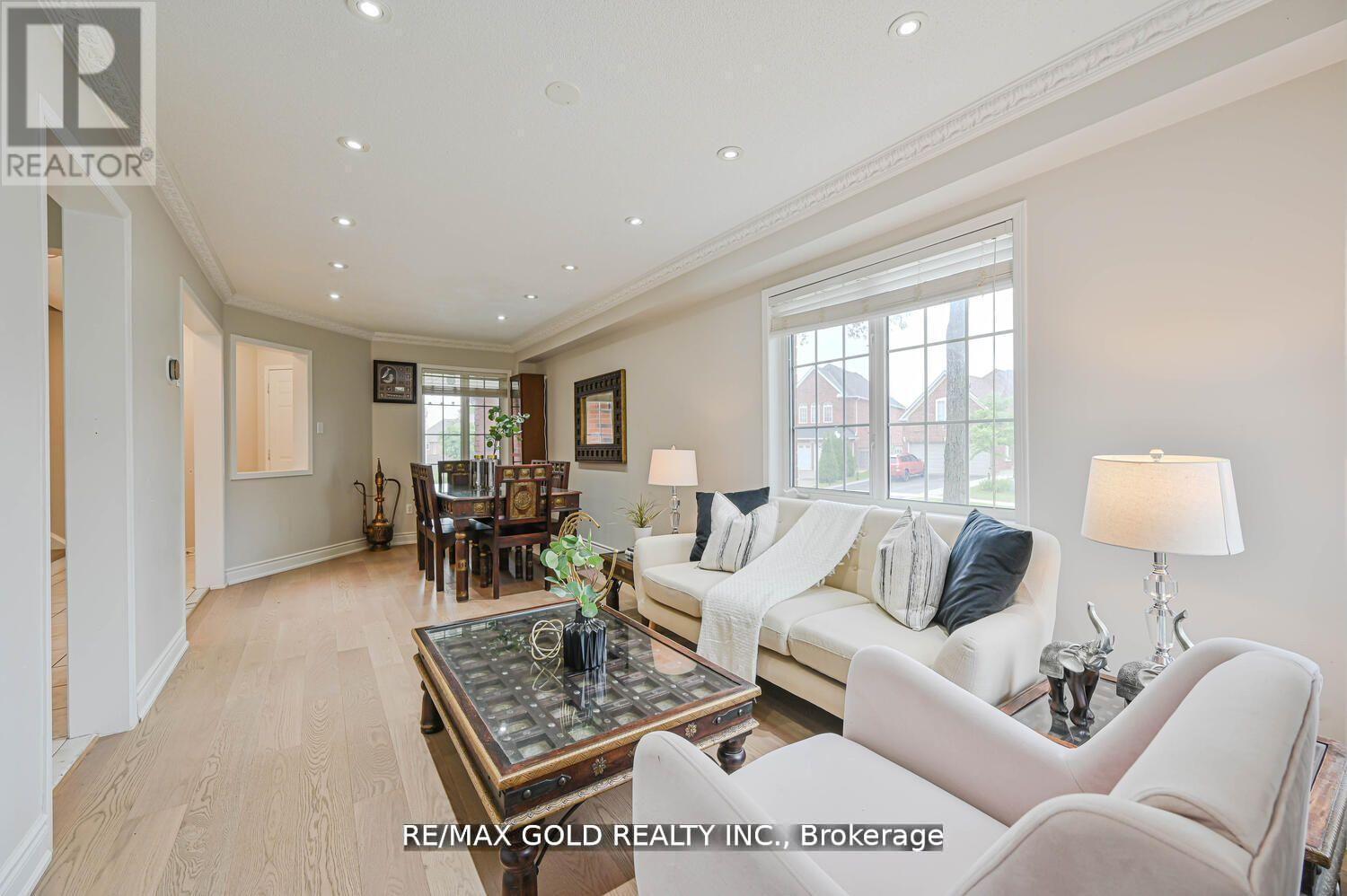 44 Ribbon Drive, Brampton, Ontario  L6R 2C5 - Photo 6 - W12443670