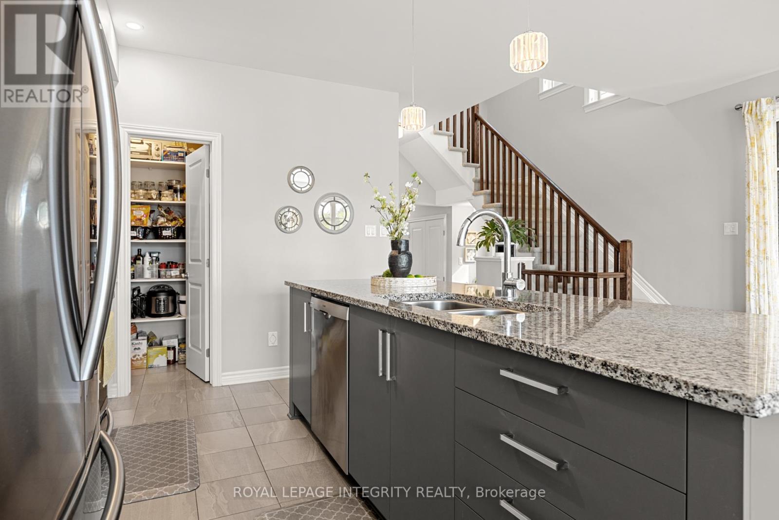 526 Jackdaw Avenue, Ottawa, Ontario  K2J 6M8 - Photo 9 - X12443215