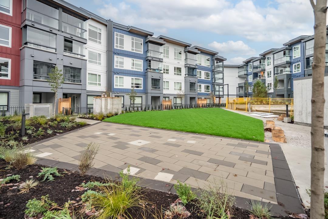 406 13788 76 Avenue, Surrey, British Columbia  V3W 3V9 - Photo 3 - R3055253