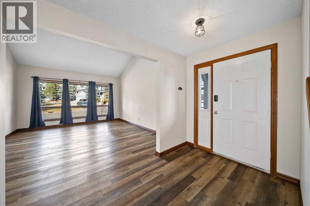 36 Strathlorne Crescent Sw, Calgary, Alberta  T3H 1M8 - Photo 5 - A2261749