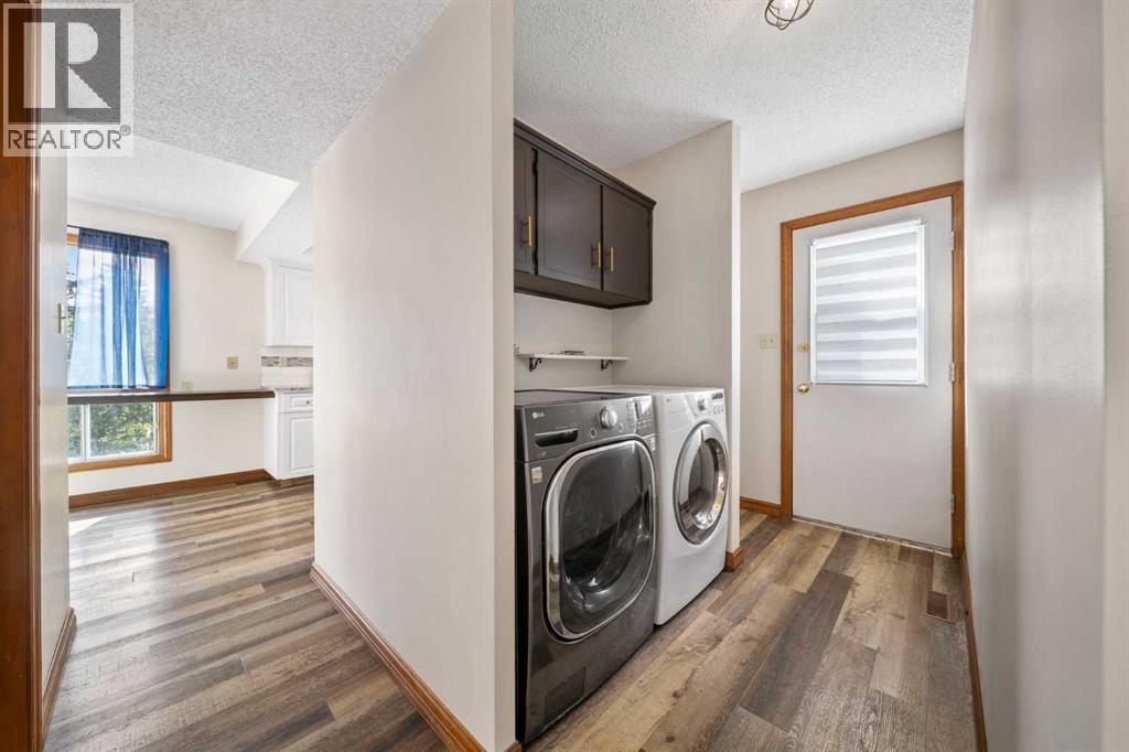 36 Strathlorne Crescent Sw, Calgary, Alberta  T3H 1M8 - Photo 10 - A2261749