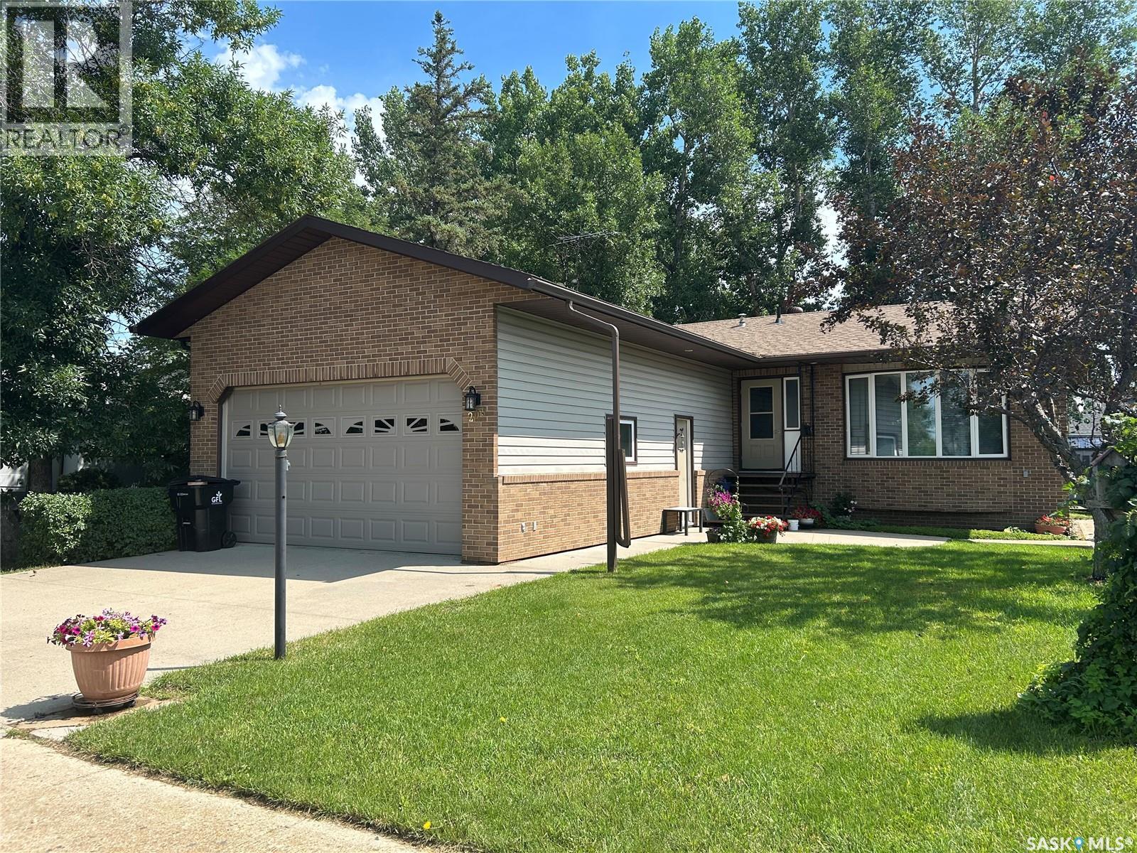 209 Taylor Street, Bienfait, Saskatchewan  S0C 0M0 - Photo 1 - SK020058