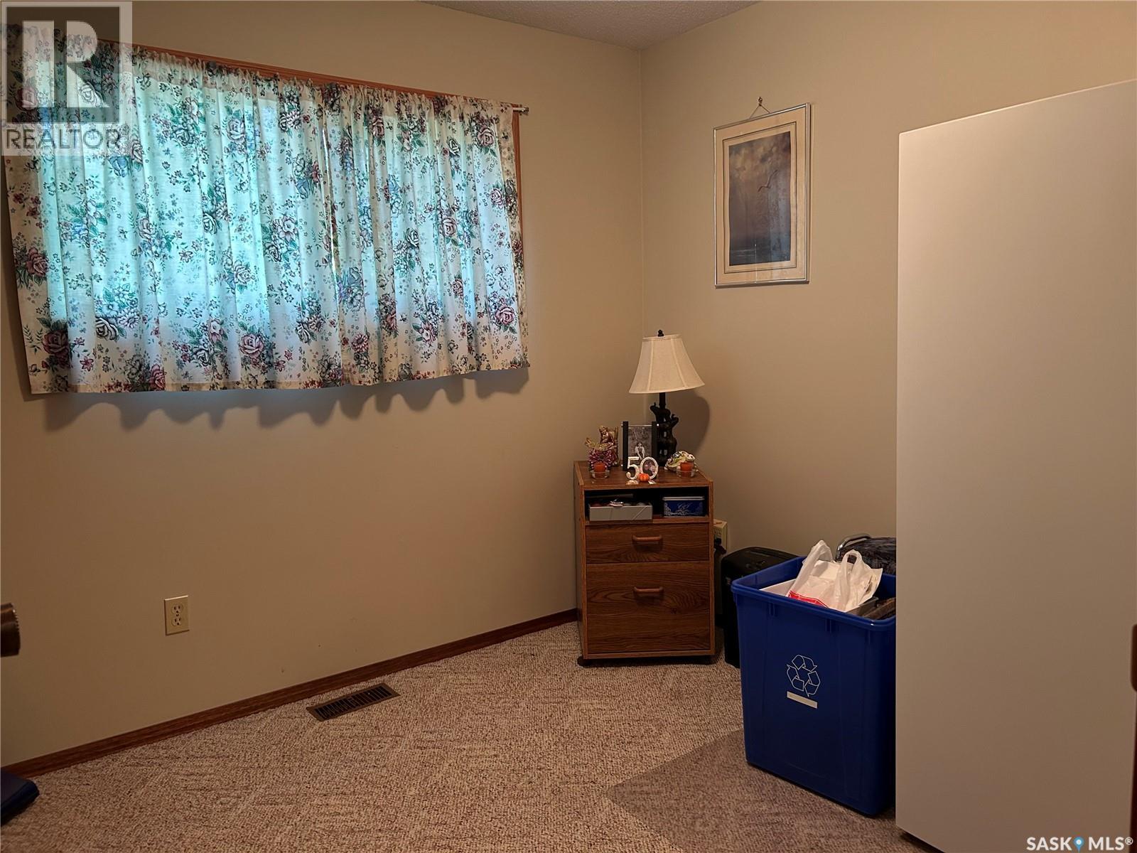 209 Taylor Street, Bienfait, Saskatchewan  S0C 0M0 - Photo 16 - SK020058