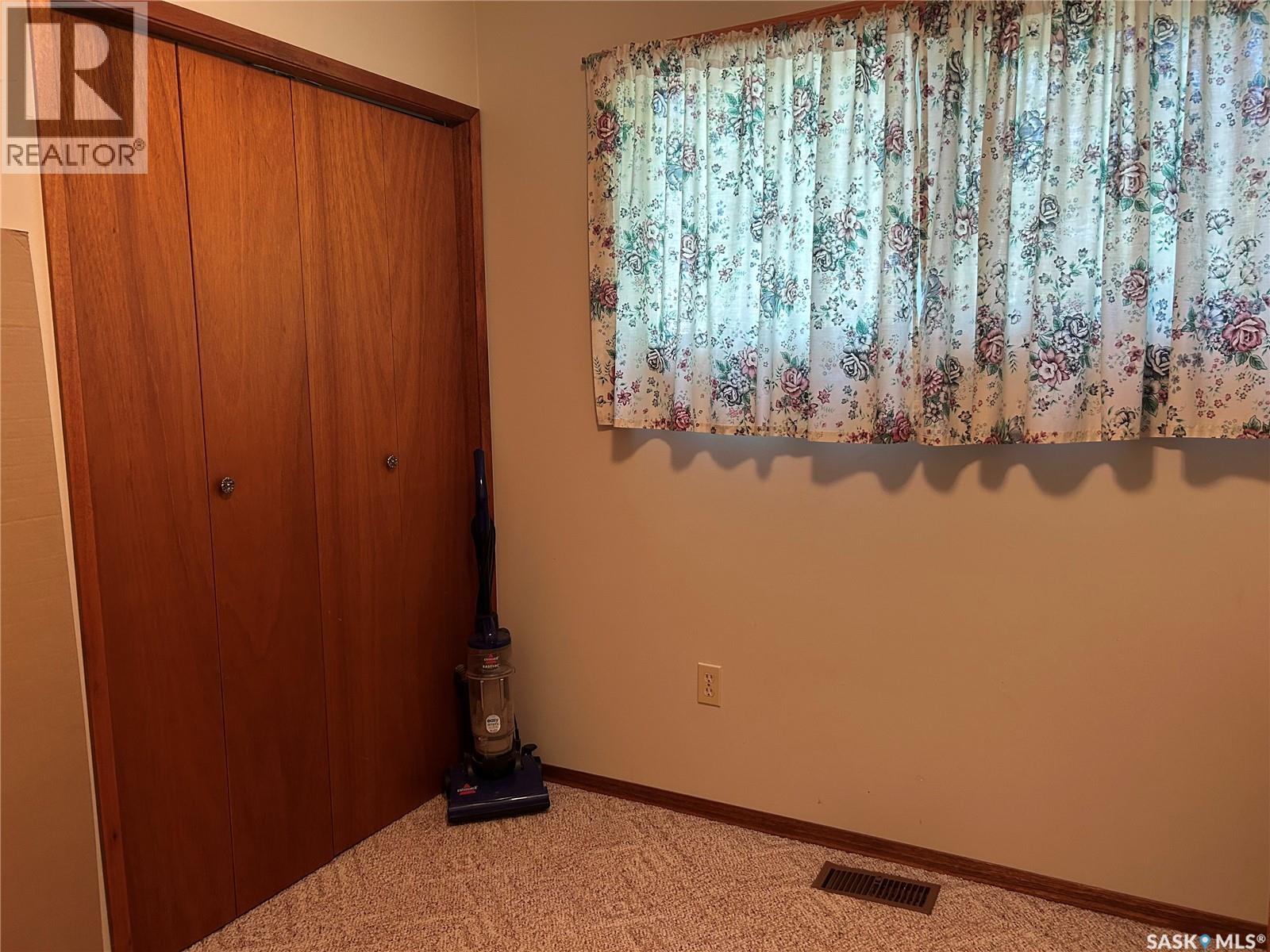 209 Taylor Street, Bienfait, Saskatchewan  S0C 0M0 - Photo 17 - SK020058