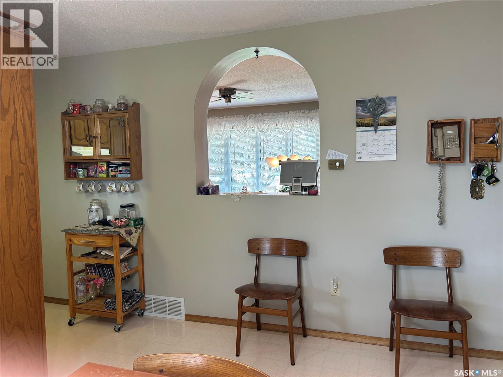 209 Taylor Street, Bienfait, Saskatchewan  S0C 0M0 - Photo 6 - SK020058