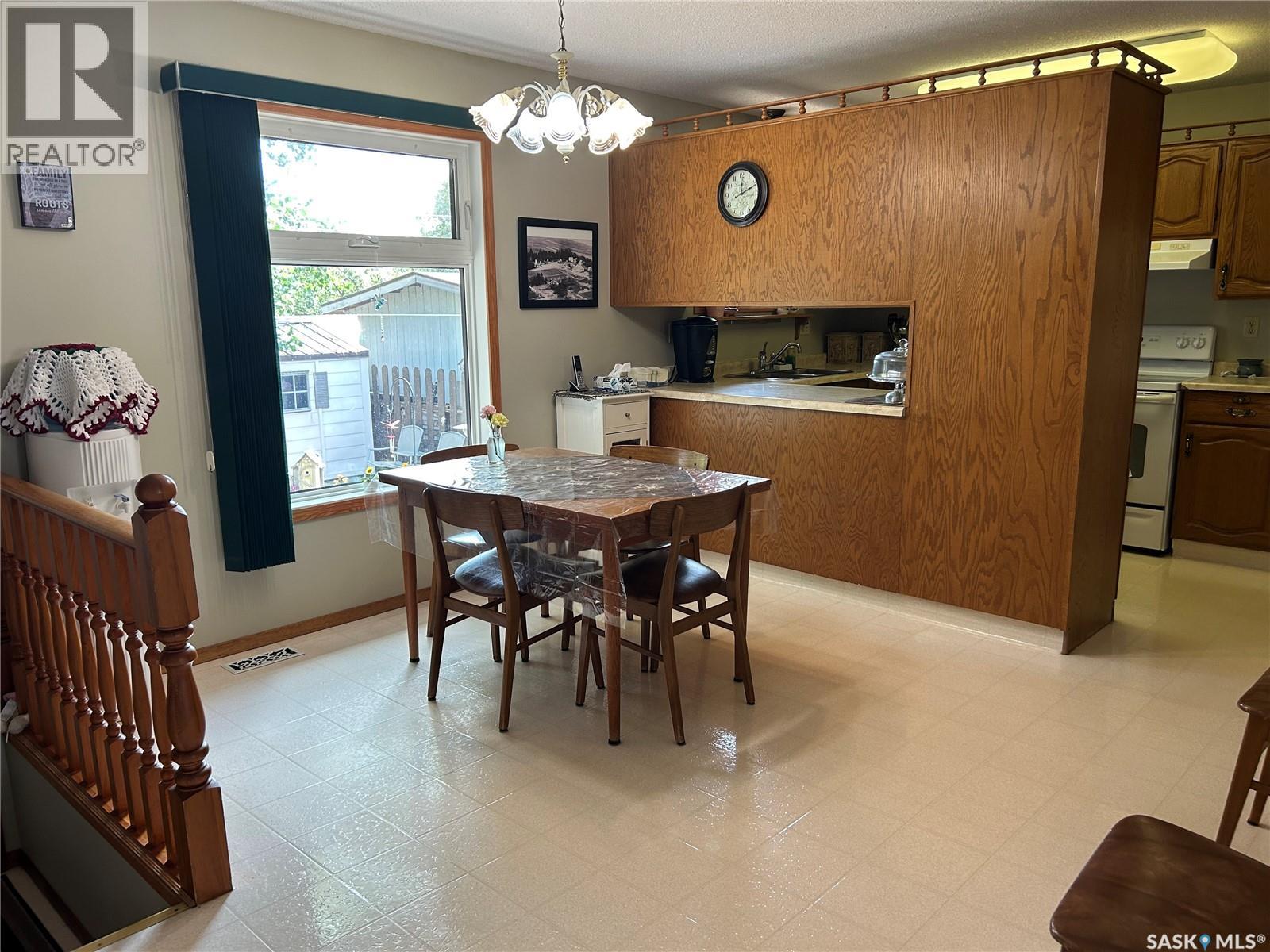 209 Taylor Street, Bienfait, Saskatchewan  S0C 0M0 - Photo 7 - SK020058