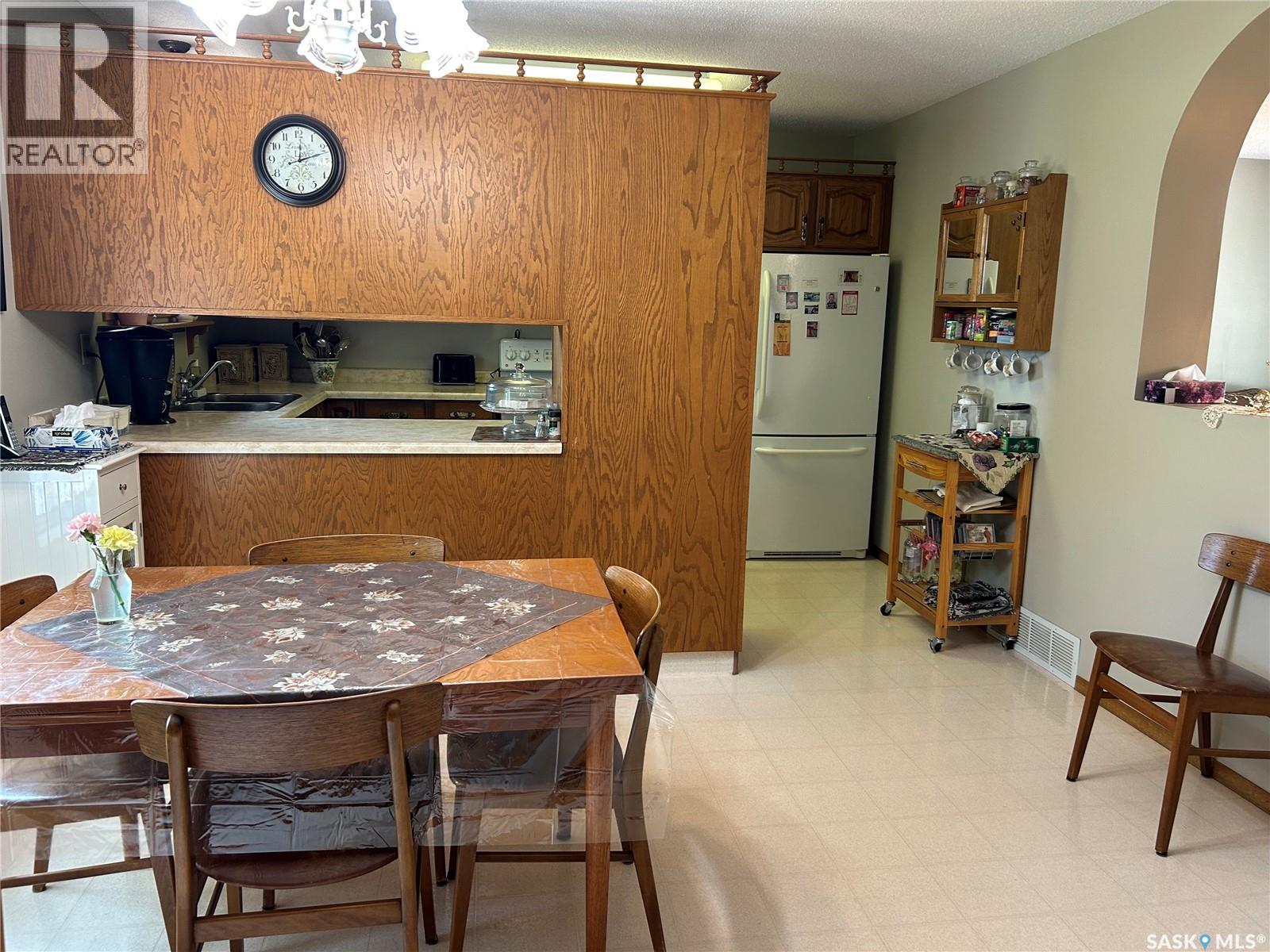 209 Taylor Street, Bienfait, Saskatchewan  S0C 0M0 - Photo 8 - SK020058