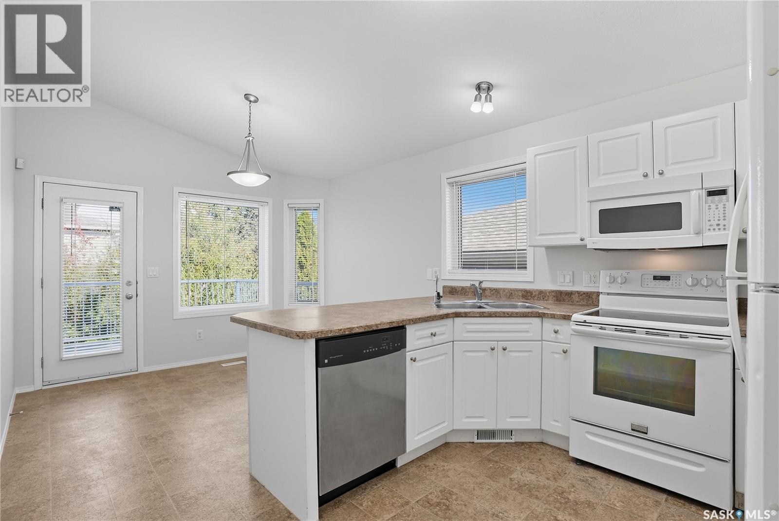 207 Buckwold Cove, Saskatoon, Saskatchewan  S7N 4V8 - Photo 7 - SK020049
