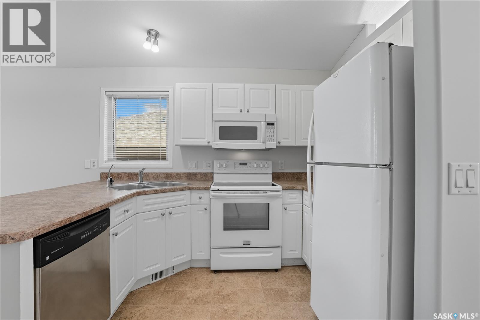 207 Buckwold Cove, Saskatoon, Saskatchewan  S7N 4V8 - Photo 8 - SK020049
