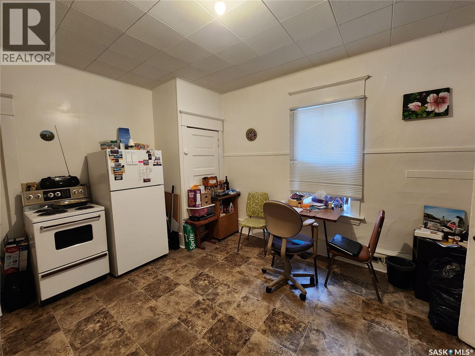 5 Prairie Avenue, Weyburn, Saskatchewan  S4H 0K9 - Photo 11 - SK020038