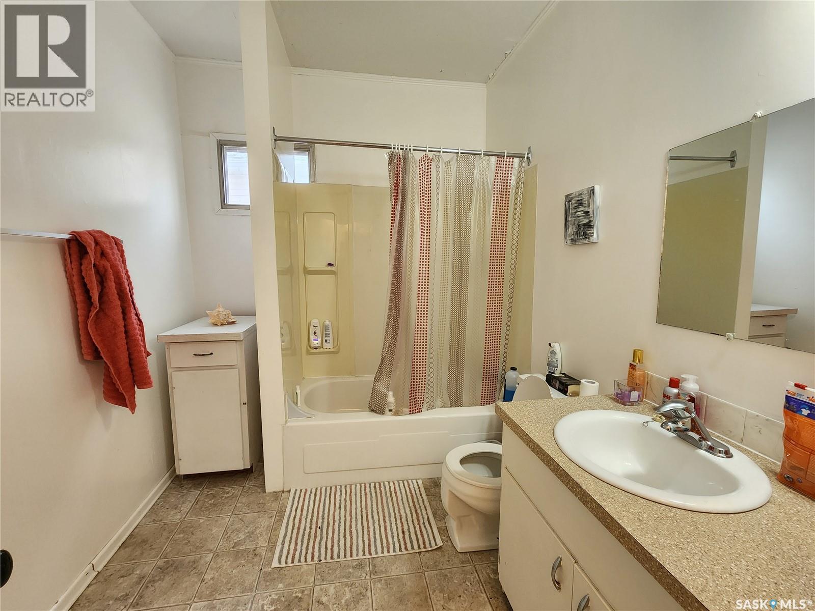5 Prairie Avenue, Weyburn, Saskatchewan  S4H 0K9 - Photo 7 - SK020038