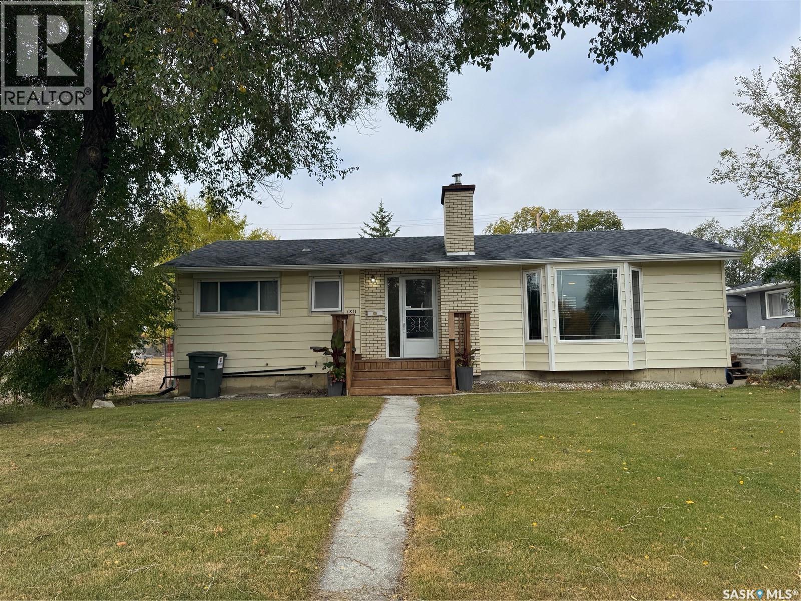 1811 91st Street, North Battleford, Saskatchewan  S9A 0A6 - Photo 2 - SK019958