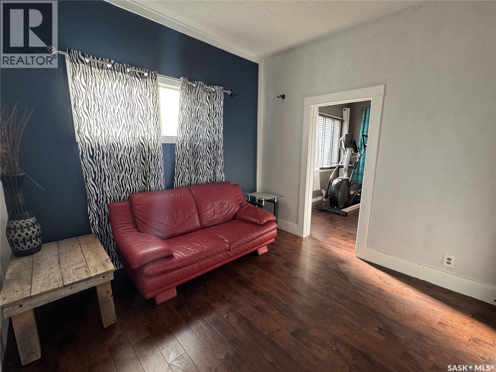 307 6th Avenue E, Biggar, Saskatchewan  S0K 0M0 - Photo 11 - SK019946