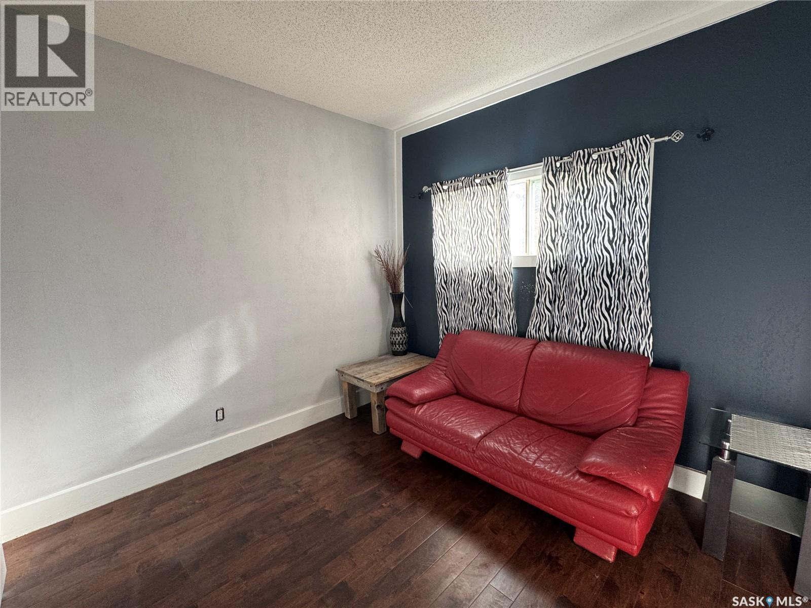 307 6th Avenue E, Biggar, Saskatchewan  S0K 0M0 - Photo 12 - SK019946