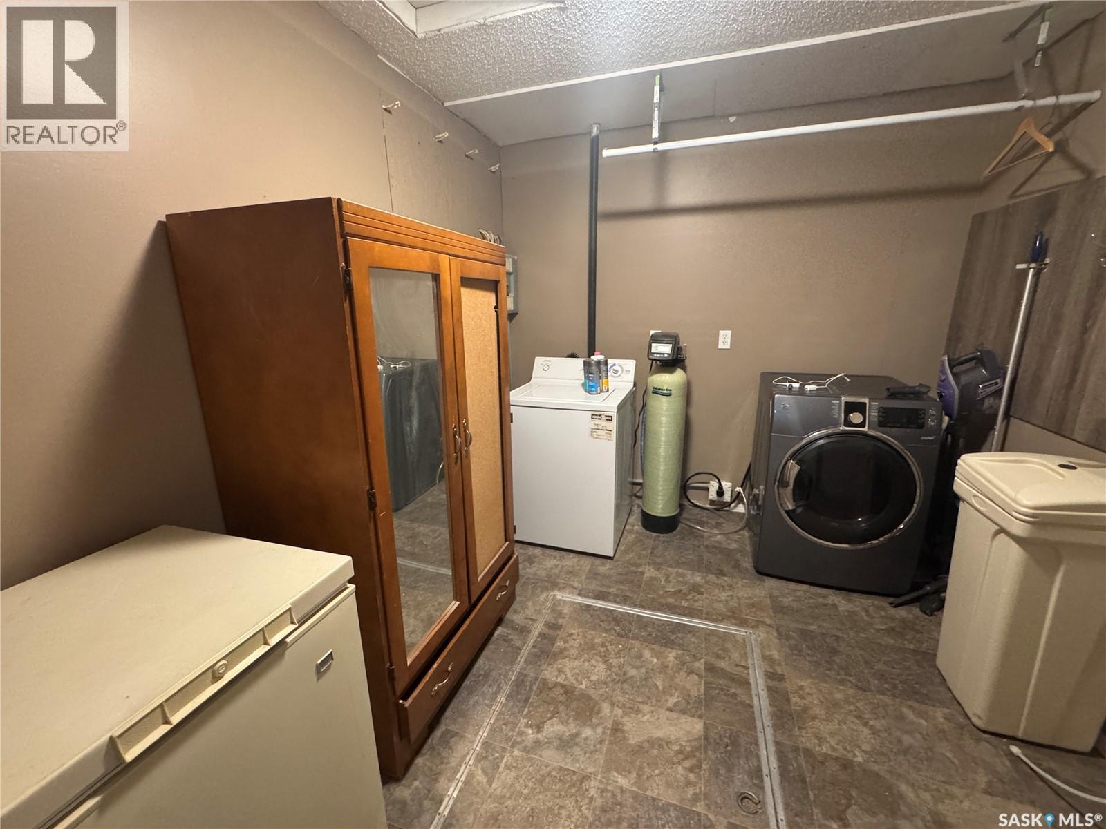 307 6th Avenue E, Biggar, Saskatchewan  S0K 0M0 - Photo 25 - SK019946