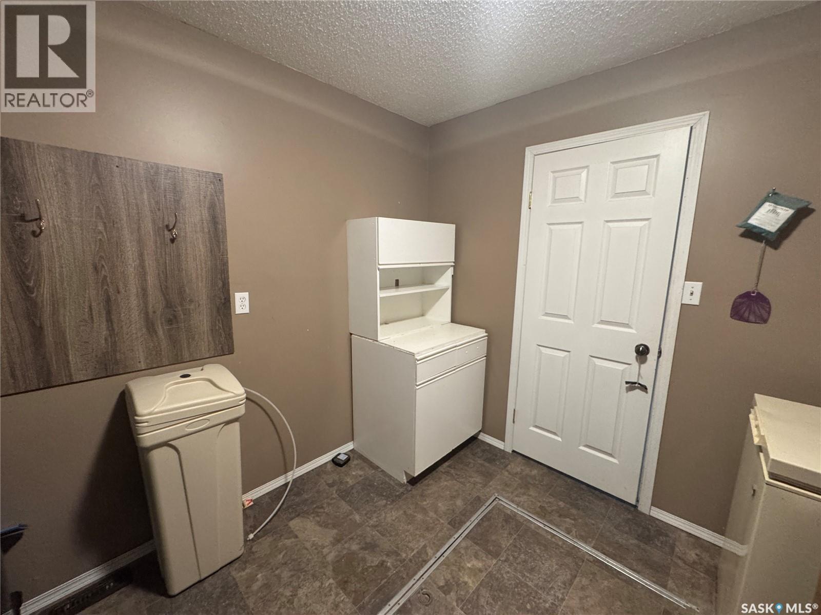 307 6th Avenue E, Biggar, Saskatchewan  S0K 0M0 - Photo 26 - SK019946