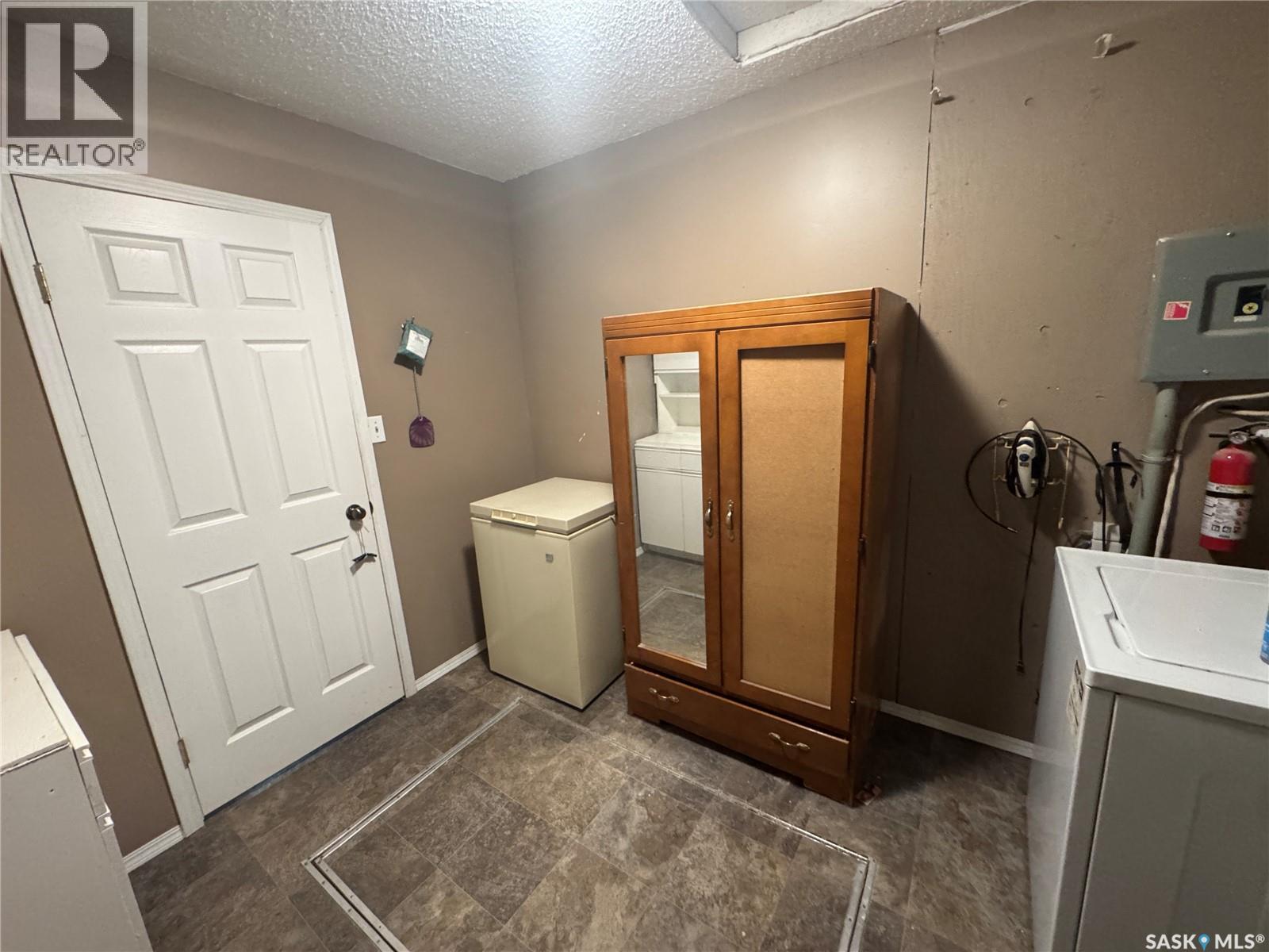 307 6th Avenue E, Biggar, Saskatchewan  S0K 0M0 - Photo 27 - SK019946