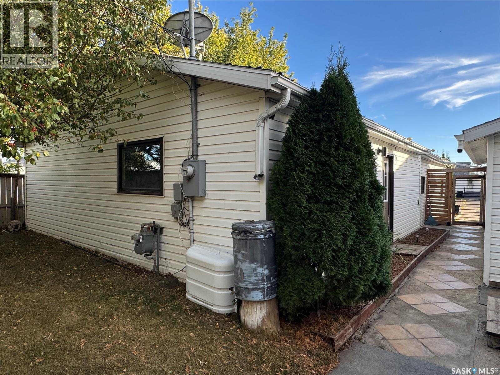 307 6th Avenue E, Biggar, Saskatchewan  S0K 0M0 - Photo 31 - SK019946
