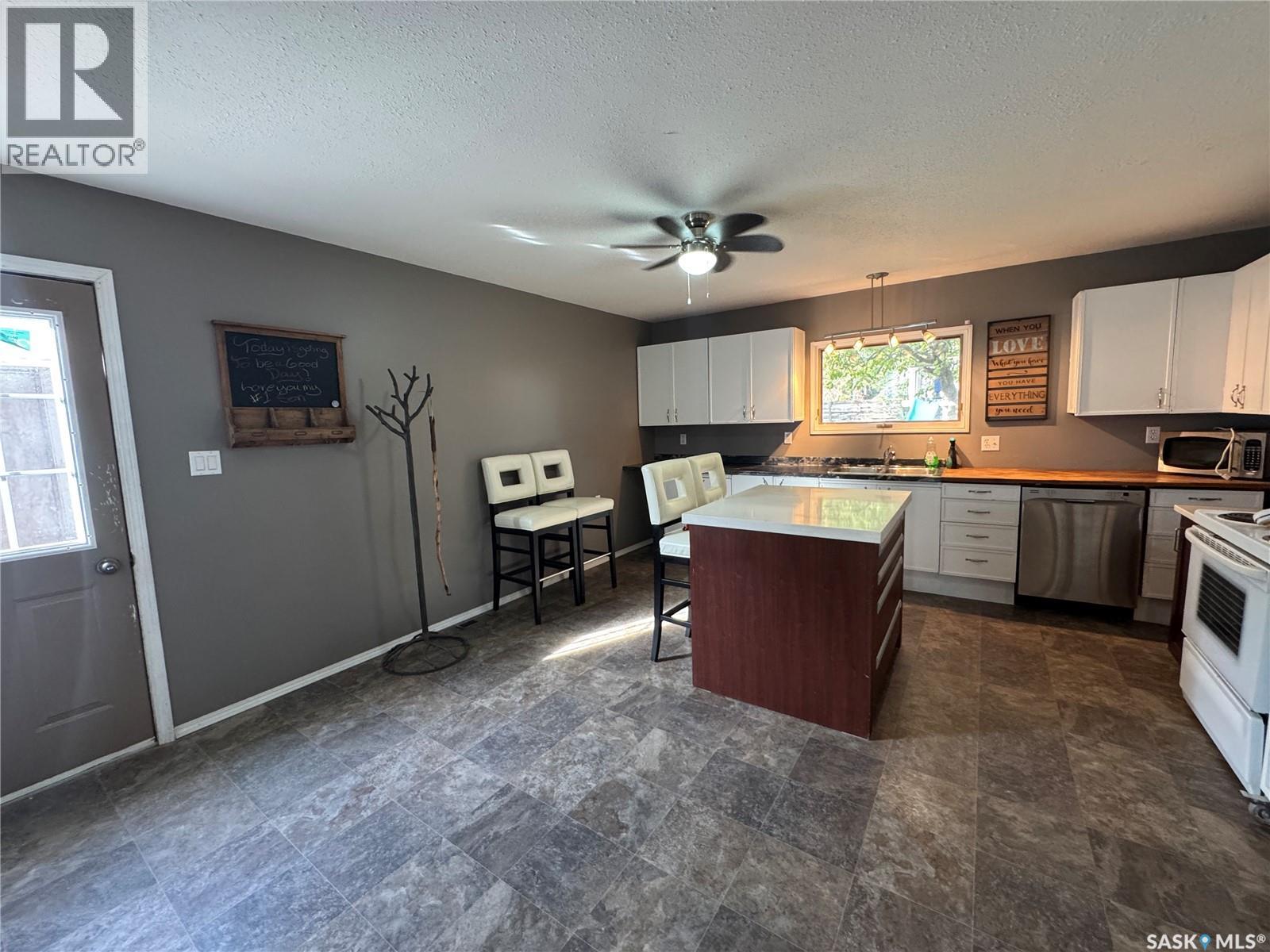 307 6th Avenue E, Biggar, Saskatchewan  S0K 0M0 - Photo 4 - SK019946