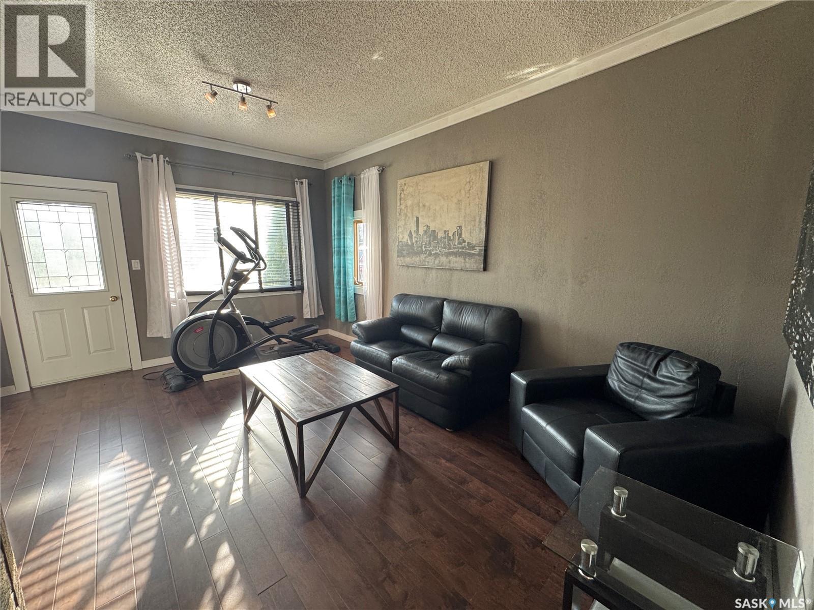 307 6th Avenue E, Biggar, Saskatchewan  S0K 0M0 - Photo 8 - SK019946