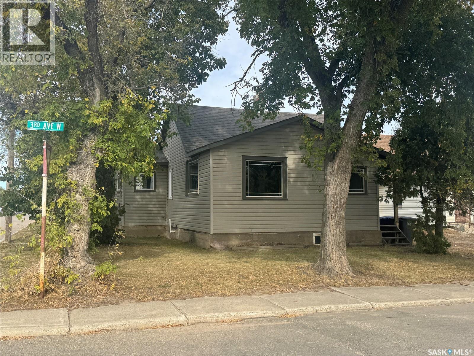 319 3rd Avenue W, Biggar, Saskatchewan  S0K 0M0 - Photo 1 - SK019945