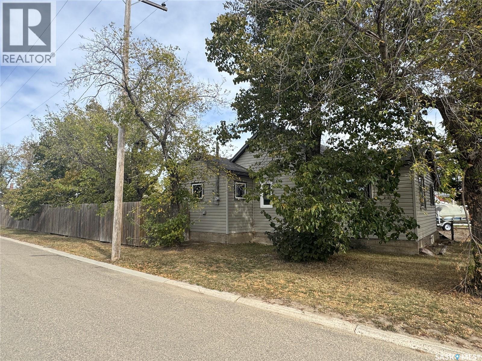 319 3rd Avenue W, Biggar, Saskatchewan  S0K 0M0 - Photo 24 - SK019945