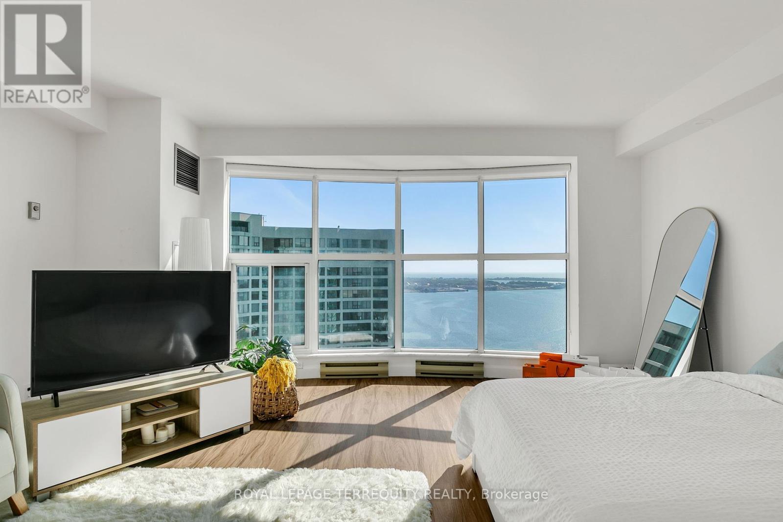 3803 - 99 Harbour Square, Toronto, Ontario  M5J 2H2 - Photo 10 - C12444246