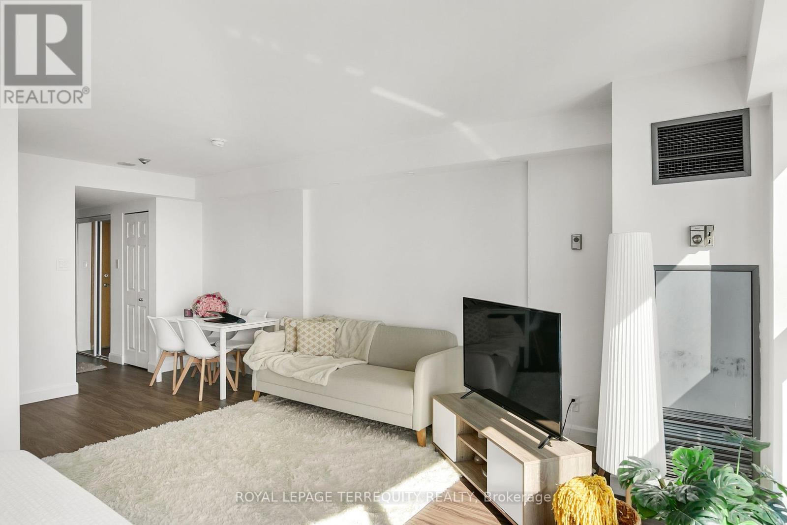 3803 - 99 Harbour Square, Toronto, Ontario  M5J 2H2 - Photo 12 - C12444246