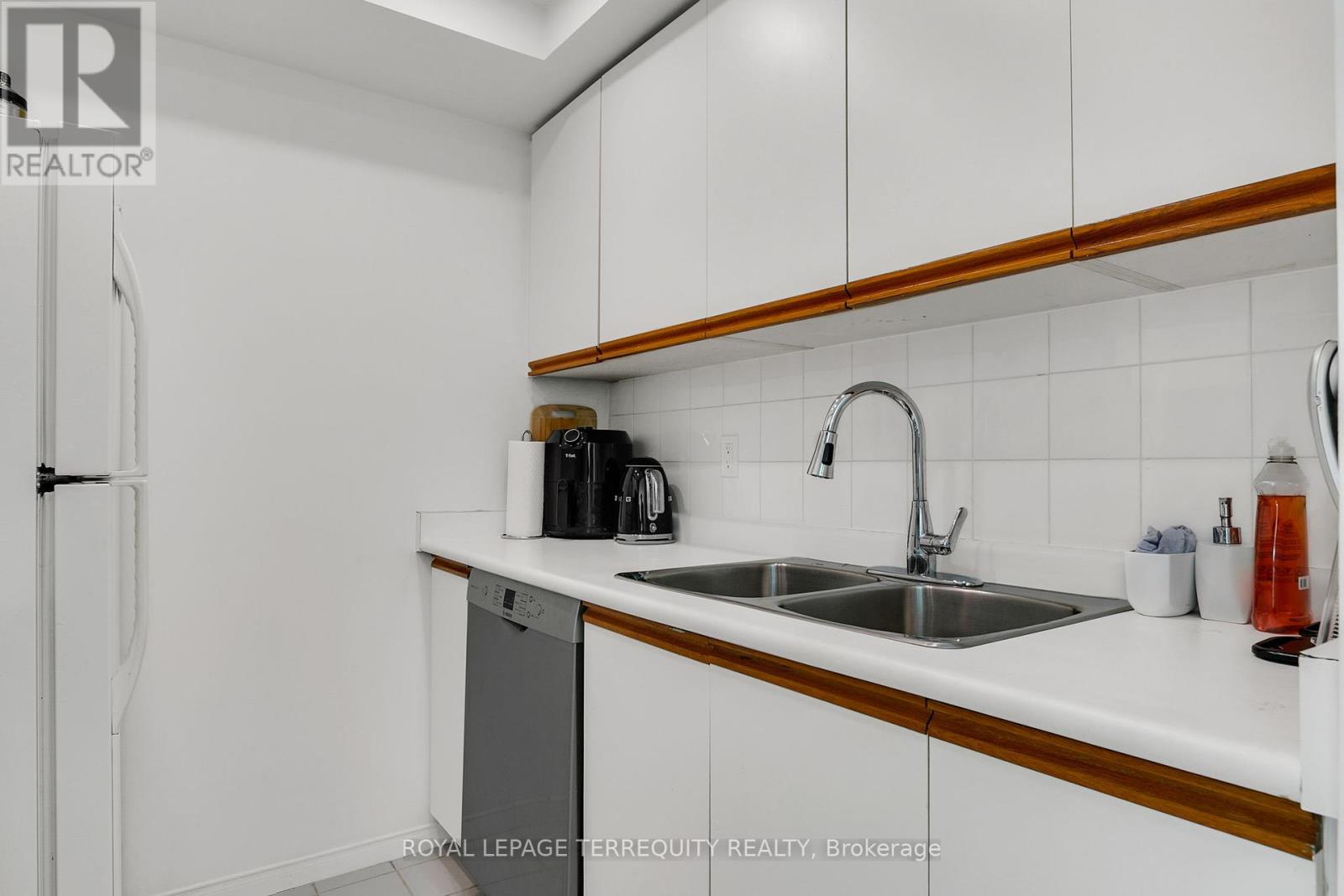 3803 - 99 Harbour Square, Toronto, Ontario  M5J 2H2 - Photo 15 - C12444246