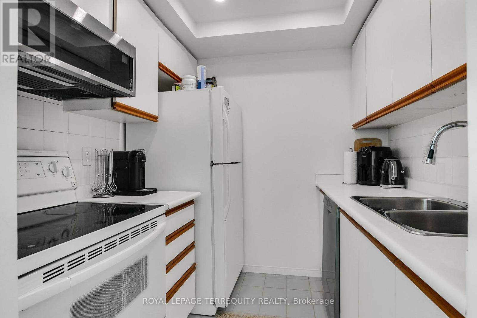 3803 - 99 Harbour Square, Toronto, Ontario  M5J 2H2 - Photo 16 - C12444246