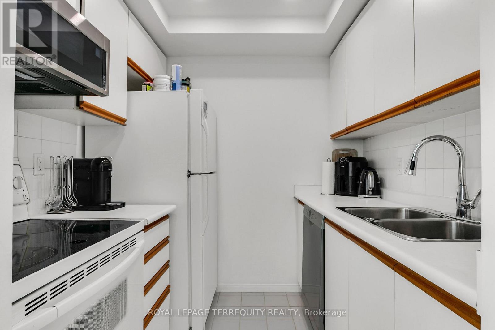 3803 - 99 Harbour Square, Toronto, Ontario  M5J 2H2 - Photo 17 - C12444246