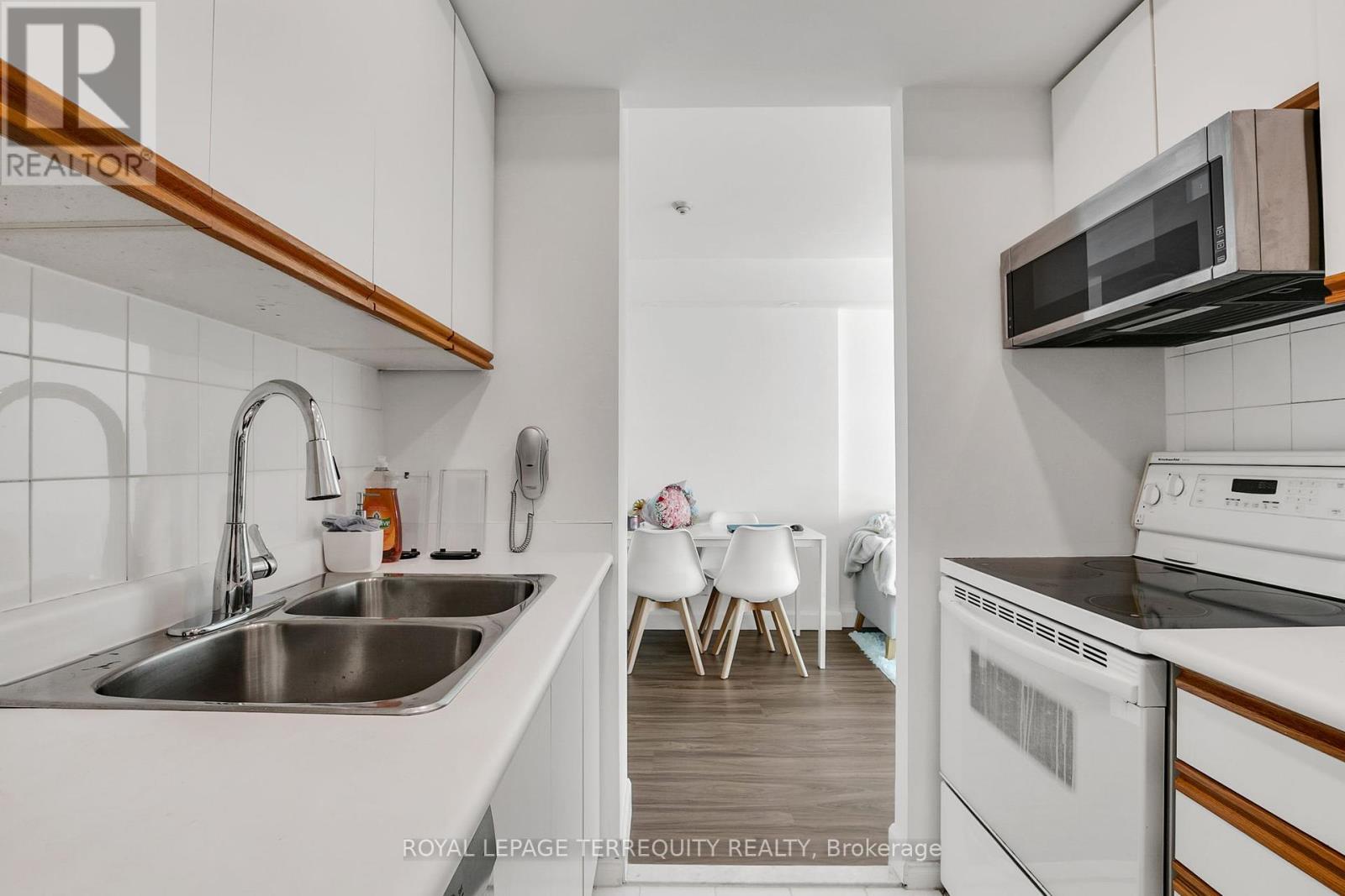3803 - 99 Harbour Square, Toronto, Ontario  M5J 2H2 - Photo 18 - C12444246
