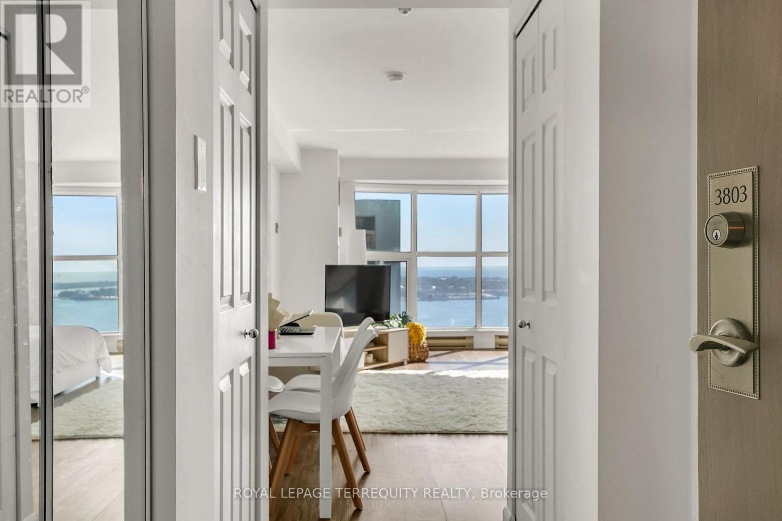 3803 - 99 Harbour Square, Toronto, Ontario  M5J 2H2 - Photo 4 - C12444246